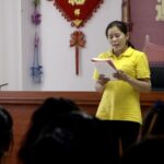 Xinjiang Woman's Determination to Return to Factory Work Inspires Many video poster