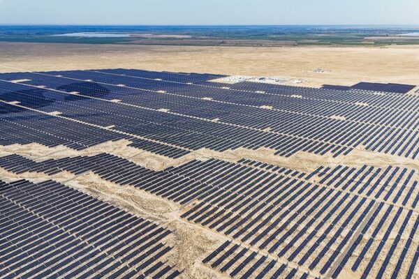 Xinjiang_s_New_Energy_Capacity_Soars_by_103__in_First_Half_of_2023