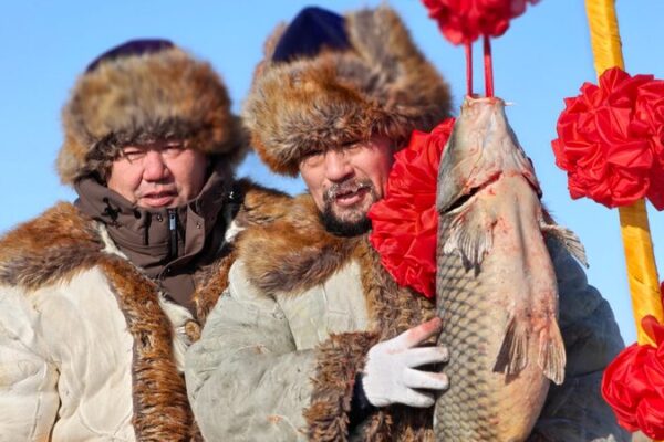 Xinjiang’s Ulungur Lake Hosts Annual Winter Fishing Festival Amid Snowy Splendor Xinjiang's Ulungur Lake Hosts Annual Winter Fishing Festival Amid Snowy Splendor