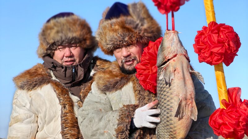 Xinjiang's Ulungur Lake Hosts Annual Winter Fishing Festival Amid Snowy Splendor