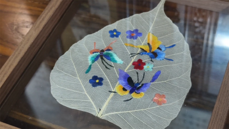 Yang_Li_Breathes_New_Life_into_Embroidery_with_Leaf_Vein_Art_in_Guizhou - Khabar Asia Yang_Li_Breathes_New_Life_into_Embroidery_with_Leaf_Vein_Art_in_Guizhou