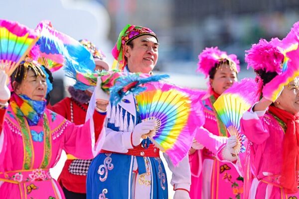 Yangge Dance Troupes Battle in Hulunbuir’s Vibrant Spring Festival Yangge Dance Troupes Battle in Hulunbuir's Vibrant Spring Festival