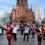 Yao's 'Kemusan' Dance Bridges Guangxi and Heilongjiang in Joyful Street Performance video poster