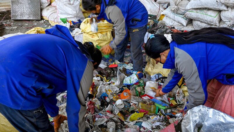 Years-Long_Effort_Ahead_to_Clean_Frozen_Garbage_from_Mount_Qomolangma - Khabar Asia Years-Long Effort Ahead to Clean Frozen Garbage from Mount Qomolangma