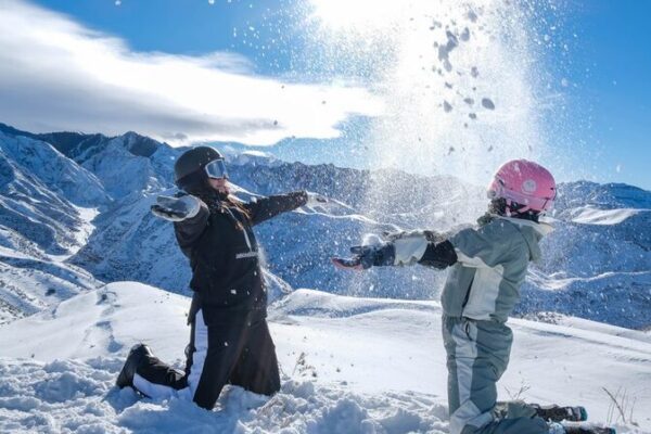 Young Chinese Embrace Outdoor Sports, Fueling Industry Boom Young Chinese Embrace Outdoor Sports, Fueling Industry Boom