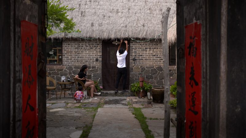 Yu Haiyang's Rustic Homestay Revitalizes Yandunjiao Village's Tourism video poster