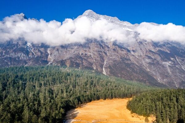 Yulong Snow Mountain: The Silver Dragon of Yunnan Yulong Snow Mountain: The Silver Dragon of Yunnan