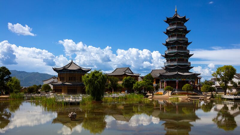 Yunnans_Jianchuan_Wood_Carving_Art_Town_A_Harmonious_Blend_of_Culture_and_Nature_poster - Khabar Asia Yunnan's Jianchuan Wood Carving Art Town: A Harmonious Blend of Culture and Nature video poster
