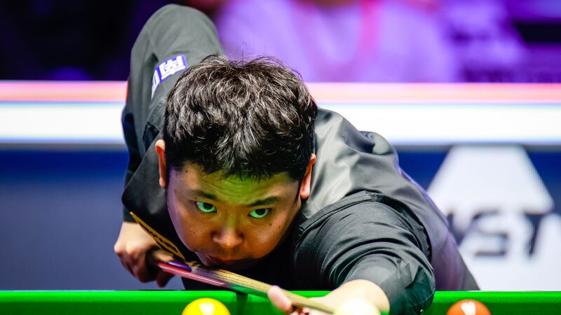 Zhang_Anda_s_Spectacular_Comeback_Stuns_Stuart_Bingham_at_UK_Championship