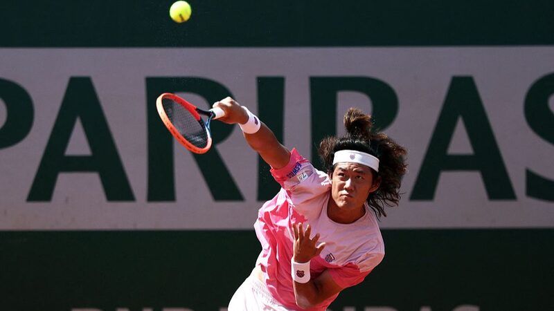 Zhang Zhizhen Leads Chinese Players into Second Round at French Open