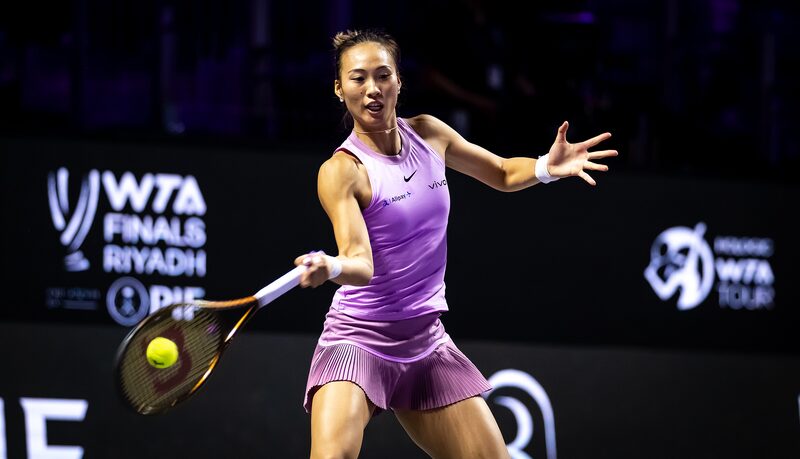 Zheng_Qinwen_Defeats_Rybakina_for_First_WTA_Finals_Victory_in_Riyadh - Khabar Asia Zheng_Qinwen_Defeats_Rybakina_for_First_WTA_Finals_Victory_in_Riyadh