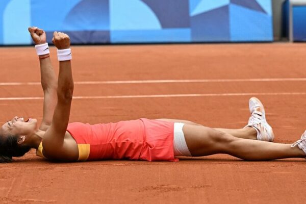 Zheng Qinwen Makes History as First Asian to Win Olympic Tennis Singles Gold Zheng_Qinwen_Makes_History_as_First_Asian_to_Win_Olympic_Tennis_Singles_Gold