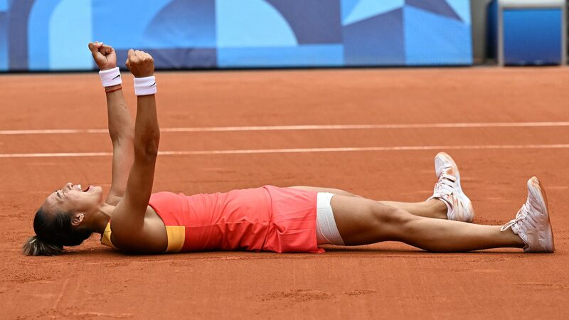 Zheng_Qinwen_Makes_History_as_First_Asian_to_Win_Olympic_Tennis_Singles_Gold - Khabar Asia Zheng_Qinwen_Makes_History_as_First_Asian_to_Win_Olympic_Tennis_Singles_Gold
