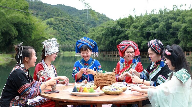 Zhuang_People_Craft_Vibrant_Zongzi_for_Dragon_Boat_Festival_in_Guangxi - Khabar Asia Zhuang People Craft Vibrant Zongzi for Dragon Boat Festival in Guangxi