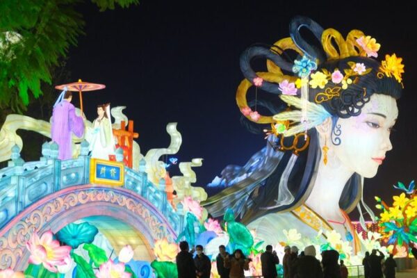 Zigong Illuminates the Night: 31st International Dinosaur Lantern Festival Kicks Off Zigong_Illuminates_the_Night__31st_International_Dinosaur_Lantern_Festival_Kicks_Off