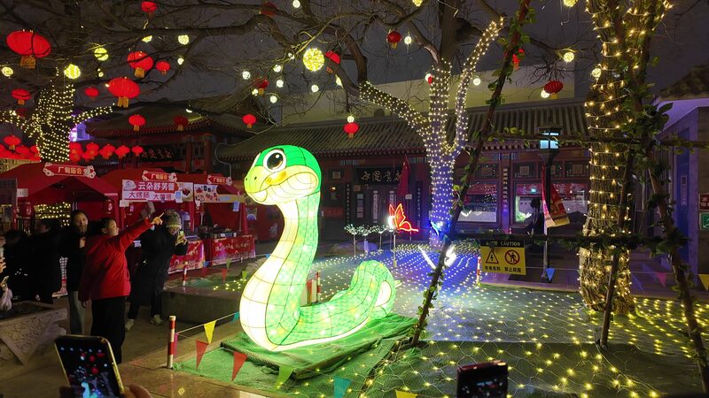 An_Expat_s_Journey__Embracing_Tradition_and_Tech_at_Beijing_s_Temple_Fairs - Khabar Asia An_Expat_s_Journey__Embracing_Tradition_and_Tech_at_Beijing_s_Temple_Fairs