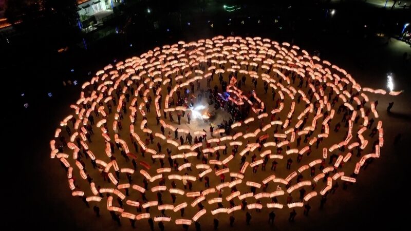 Baquan_Village_Lights_Up_Zhejiang_with_Unique_Silkworm_Dragon_Parade video poster