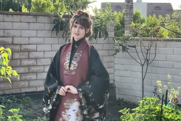 Boston Woman Revives Hanfu to Foster Cultural Exchange Boston_Woman_Revives_Hanfu_to_Foster_Cultural_Exchange video poster