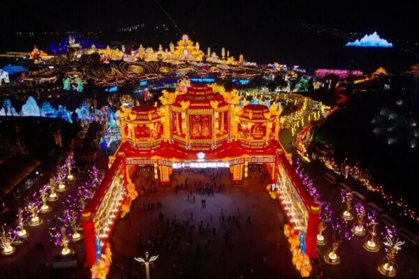 China_Lights_Up_with_Traditional_Celebrations_for_Lantern_Festival video poster