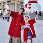 Chinese_Influencer_Xiao_Yi_and_Daughter_Support_Harbin_2025_Asian_Winter_Games video poster