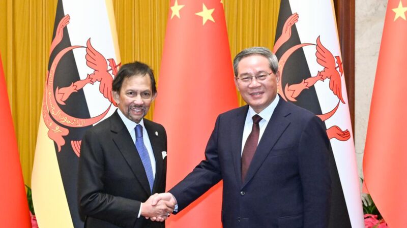 Chinese_Premier_Li_Qiang_Strengthens_Ties_with_Brunei_s_Sultan_in_Beijing