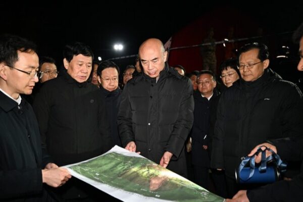 Chinese Vice Premier Leads All-Out Rescue Efforts After Sichuan Landslide Chinese_Vice_Premier_Leads_All_Out_Rescue_Efforts_After_Sichuan_Landslide