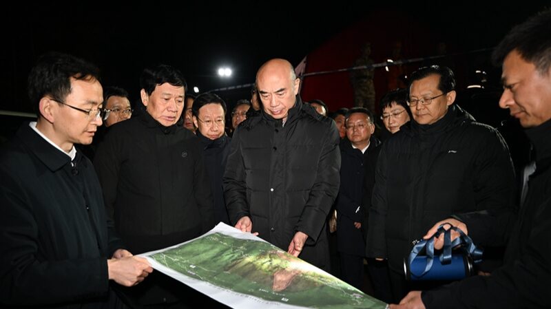 Chinese_Vice_Premier_Leads_All_Out_Rescue_Efforts_After_Sichuan_Landslide - Khabar Asia Chinese_Vice_Premier_Leads_All_Out_Rescue_Efforts_After_Sichuan_Landslide