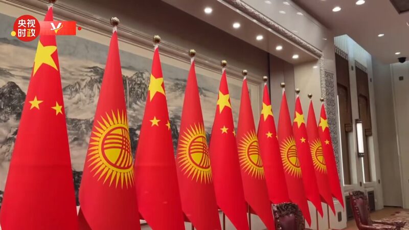 Chinese and Kyrgyz Presidents Sign Cooperation Documents in Beijing Chinese_and_Kyrgyz_Presidents_Sign_Cooperation_Documents_in_Beijing