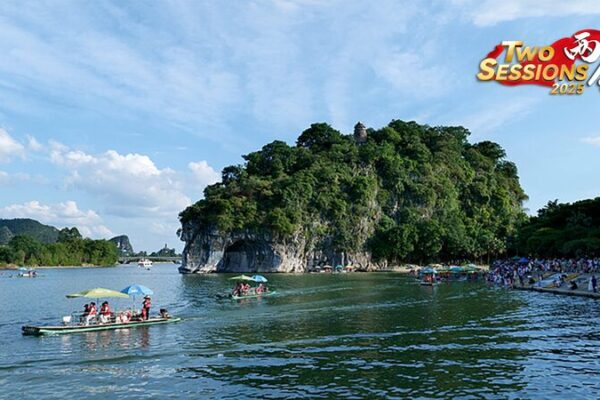 Discover the Stunning Landscapes of Xiangshan Scenic Area in Guilin Discover_the_Stunning_Landscapes_of_Xiangshan_Scenic_Area_in_Guilin video poster