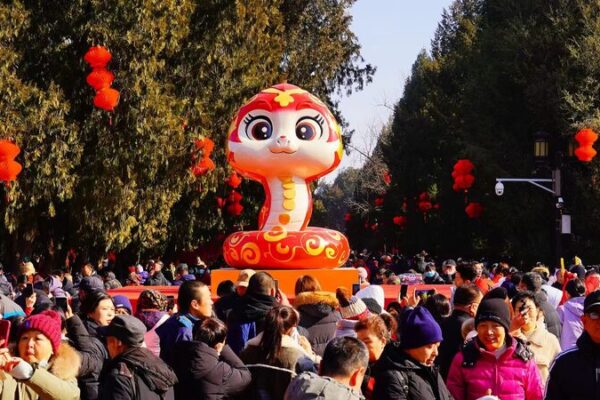 Embracing Traditions: A German’s 51-Year Journey Through China’s Spring Festival Embracing_Traditions__A_German_s_51_Year_Journey_Through_China_s_Spring_Festival