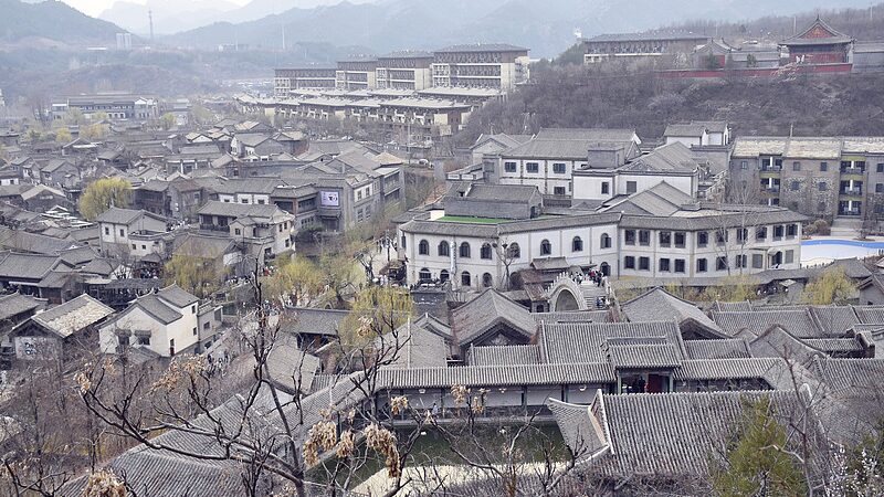 Explore_Gubei_Water_Town__A_Serene_Gem_at_the_Foot_of_the_Great_Wall_poster - Khabar Asia Explore_Gubei_Water_Town__A_Serene_Gem_at_the_Foot_of_the_Great_Wall video poster