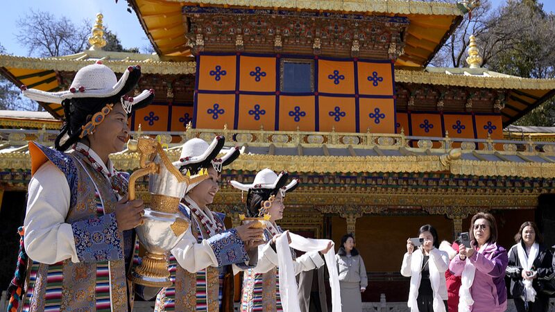 First_Commercial_Flight_Connects_Hong_Kong_with_Xizang_Autonomous_Region