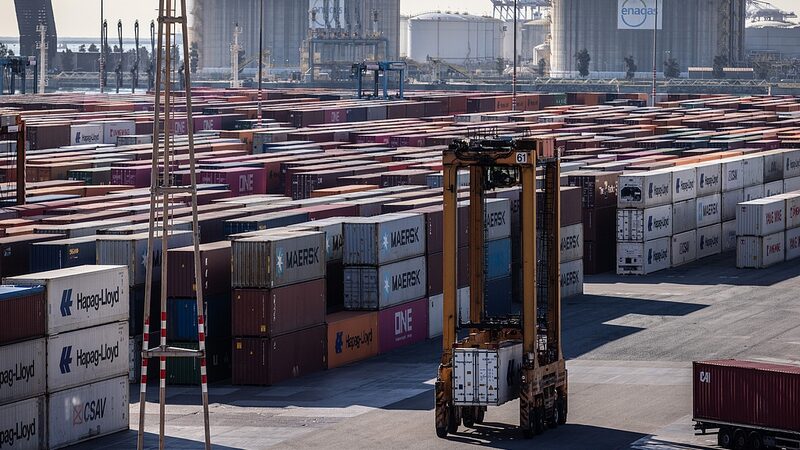 Global_Trade_Faces_Turbulence_Amid_U_S__Tariffs_on_Neighbors_and_China - Khabar Asia Global_Trade_Faces_Turbulence_Amid_U_S__Tariffs_on_Neighbors_and_China