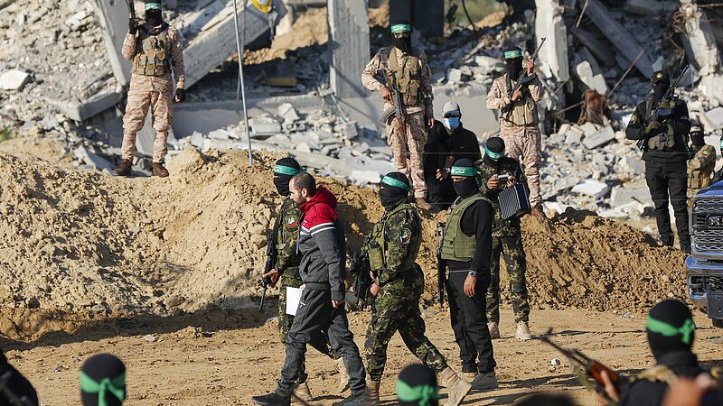 Hamas_Releases_Three_Israeli_Hostages_in_Gaza_Strip - Khabar Asia Hamas_Releases_Three_Israeli_Hostages_in_Gaza_Strip