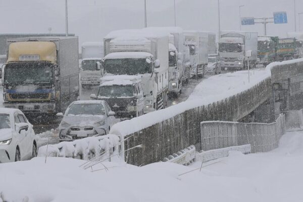 Heavy_Snowstorm_in_Japan_Results_in_4_Fatalities_and_Widespread_Damage