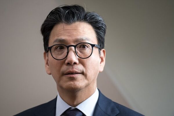 ISU President Kim Jae-youl Visits CGTN Sports Studio at Harbin’s Asian Winter Games ISU_President_Kim_Jae_youl_Visits_CGTN_Sports_Studio_at_Harbin_s_Asian_Winter_Games video poster