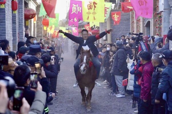 Pingding’s ‘Pao Ma Pai’ Horse Racing Celebrates New Year with UNESCO Honor Pingding_s__Pao_Ma_Pai__Horse_Racing_Celebrates_New_Year_with_UNESCO_Honor video poster