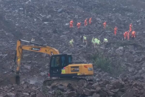 Rescue_Efforts_Intensify_in_Sichuan_After_Devastating_Landslide video poster