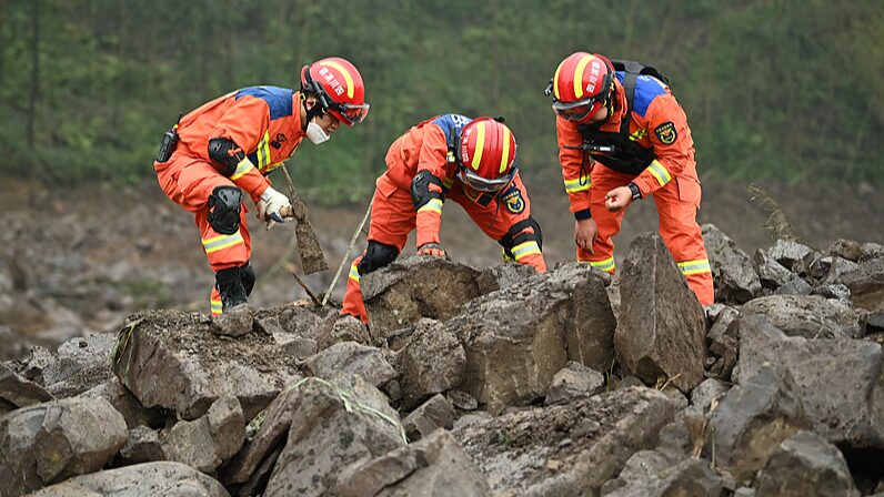 Sichuan_Landslide__1_Dead__2_Injured__28_Missing_as_Rescue_Efforts_Continue_poster - Khabar Asia Sichuan_Landslide__1_Dead__2_Injured__28_Missing_as_Rescue_Efforts_Continue video poster