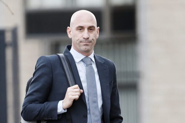 Spain’s Ex-Football Chief Fined Over Non-Consensual Kiss Incident Spain_s_Ex_Football_Chief_Fined_Over_Non_Consensual_Kiss_Incident