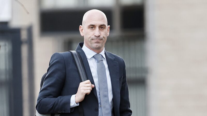 Spain_s_Ex_Football_Chief_Fined_Over_Non_Consensual_Kiss_Incident - Khabar Asia Spain_s_Ex_Football_Chief_Fined_Over_Non_Consensual_Kiss_Incident