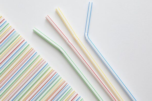 Trump Reverses Federal Shift, Backs Return to Plastic Straws Trump_Reverses_Federal_Shift__Backs_Return_to_Plastic_Straws