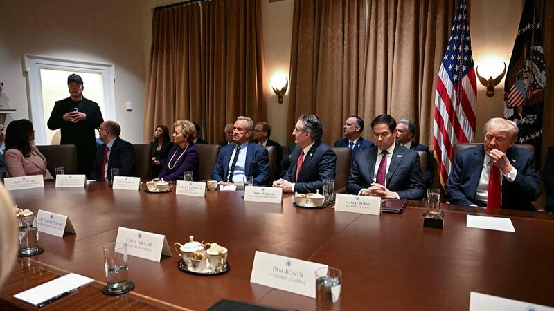 Trump_and_Musk_Drive_Significant_Federal_Workforce_Cuts - Khabar Asia Trump_and_Musk_Drive_Significant_Federal_Workforce_Cuts