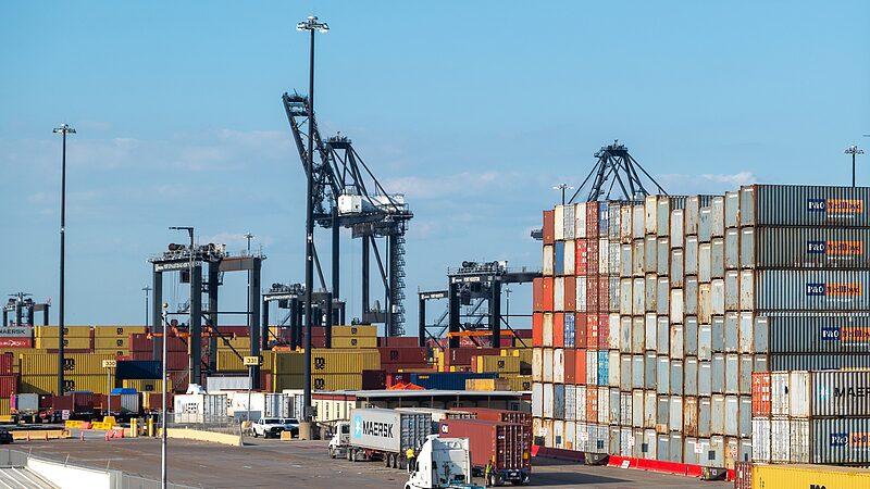 U_S__Imposes_New_10__Tariff_on_Chinese_Imports__Sparking_Global_Concern - Khabar Asia U_S__Imposes_New_10__Tariff_on_Chinese_Imports__Sparking_Global_Concern