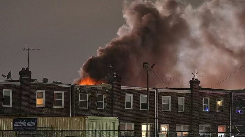 Video_Captures_Moment_Small_Plane_Crashes_Near_Philadelphia_s_Roosevelt_Mall video poster