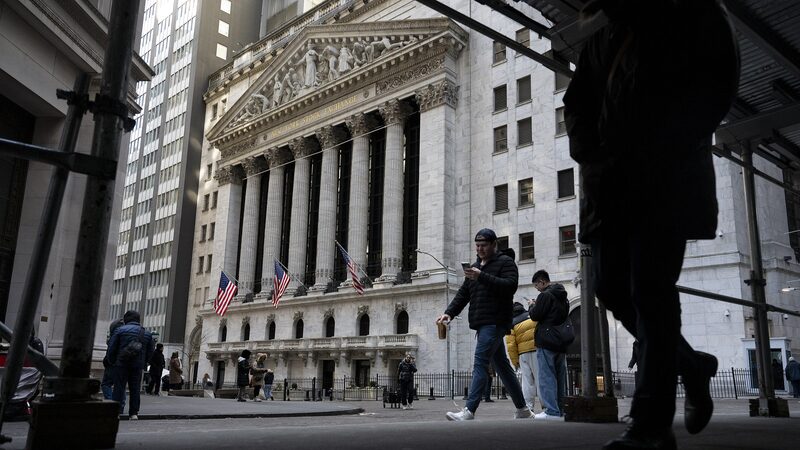 Wall_Street_Slips_as_Tariff_Jitters_Weigh_on_Markets - Khabar Asia Wall_Street_Slips_as_Tariff_Jitters_Weigh_on_Markets