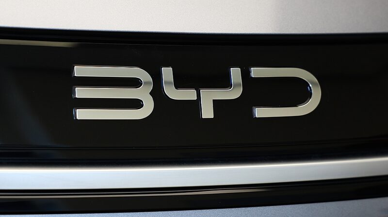 BYD_Unveils_1_MW_Fast_Charging_Battery_With_2_km_s_Speed - Khabar Asia BYD_Unveils_1_MW_Fast_Charging_Battery_With_2_km_s_Speed