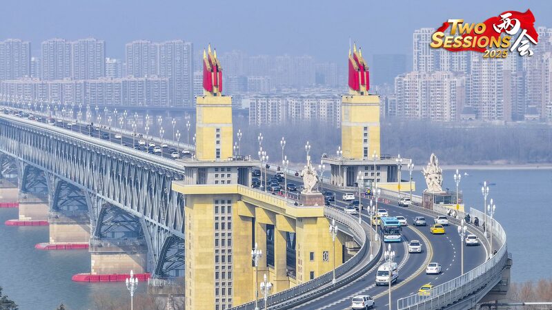 China_s_Nanjing_Yangtze_River_Bridge__A_Marvel_of_Engineering video poster