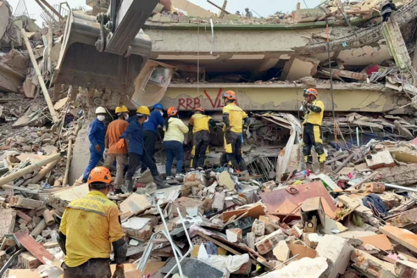 Chinese Rescue Team Aids Myanmar Quake Survivors Near Epicenter Chinese_Rescue_Team_Aids_Myanmar_Quake_Survivors_Near_Epicenter