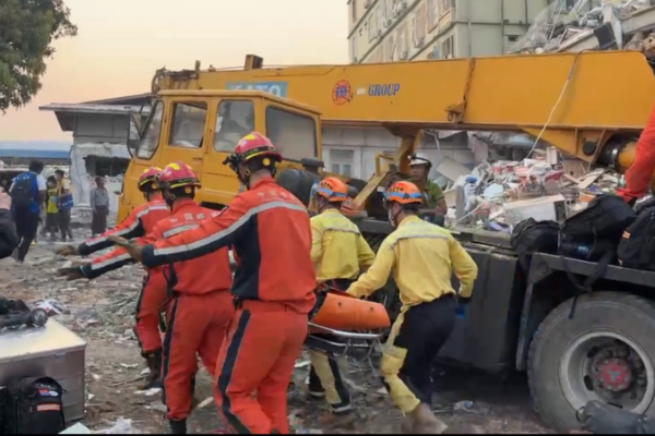 Chinese Rescuers Save Four, Including Pregnant Woman, in Myanmar Quake Chinese_Rescuers_Save_Four__Including_Pregnant_Woman__in_Myanmar_Quake